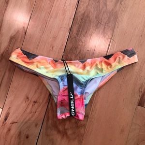 O’NEILL rainbow scrunch bottom🌈
